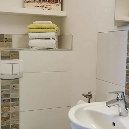 Apartment Neu! Daheim Mit 2 Schlafzimmer - Abc442 Wismar